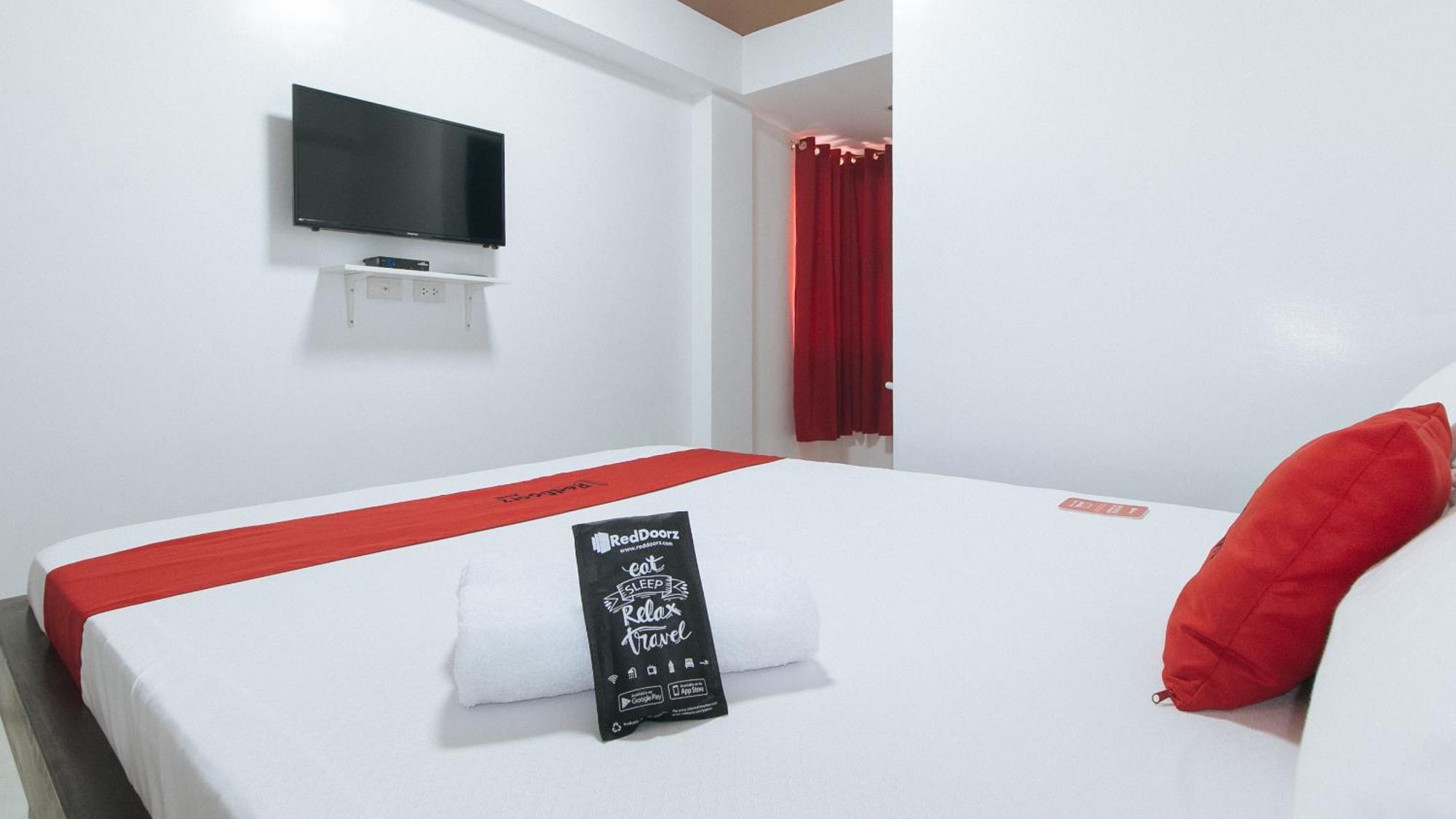 RedDoorz near UST Sampaloc Manila Hotel Exterior foto