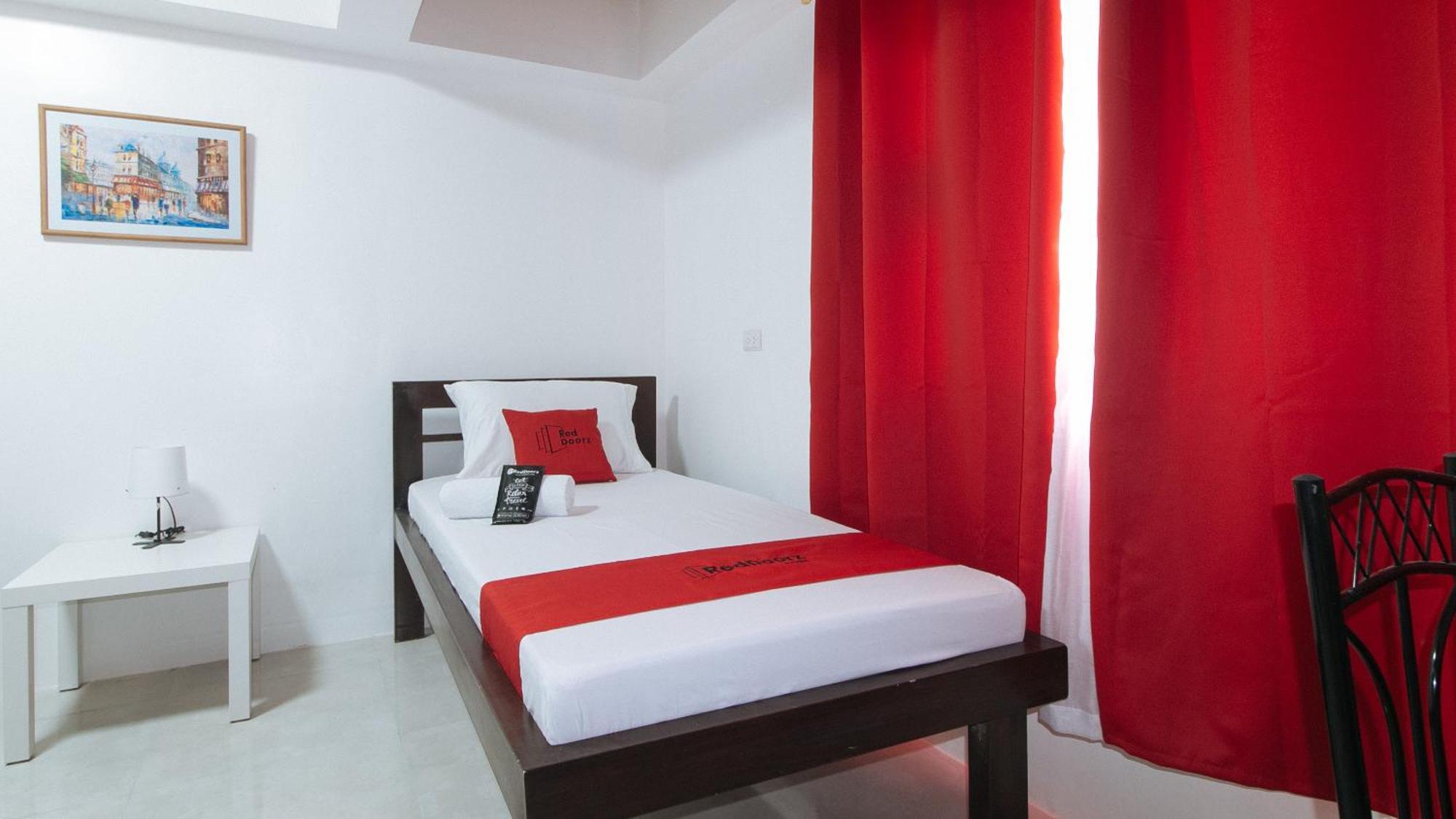 RedDoorz near UST Sampaloc Manila Hotel Exterior foto