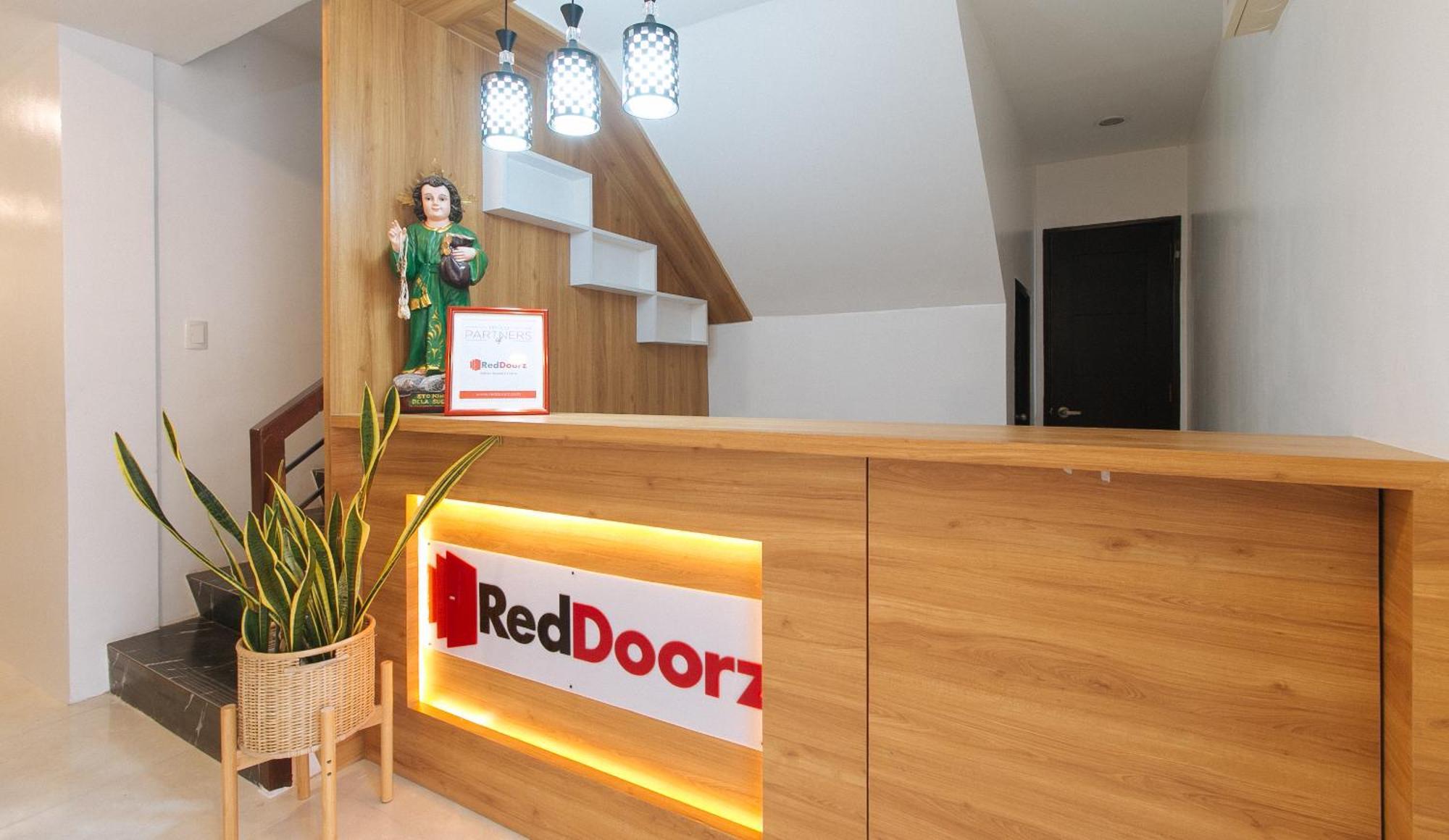 RedDoorz near UST Sampaloc Manila Hotel Exterior foto