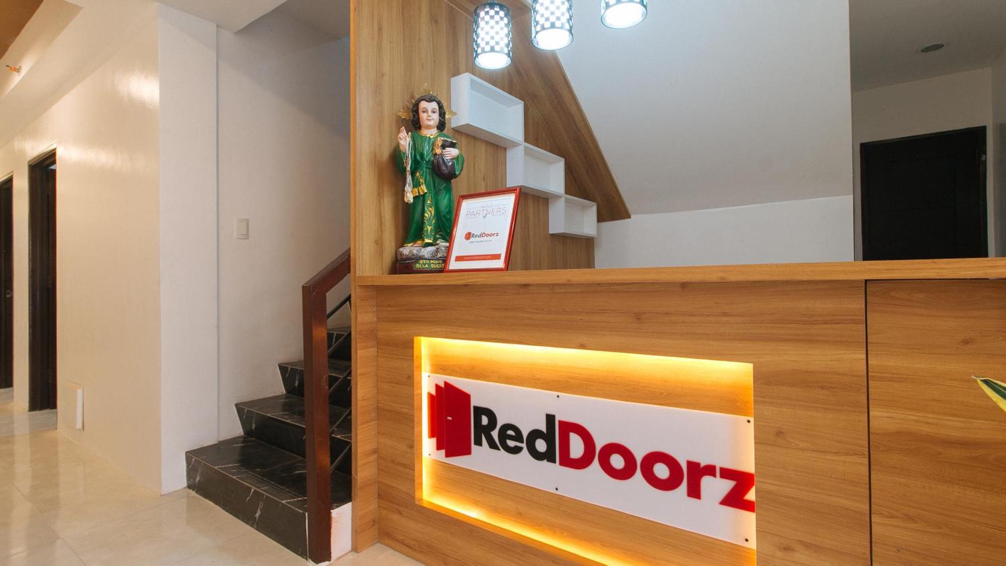 RedDoorz near UST Sampaloc Manila Hotel Exterior foto